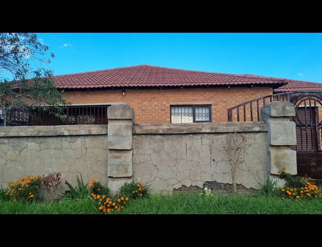 3 BEDROOM FREEHOLD FOR SALE IN OSIZWENI